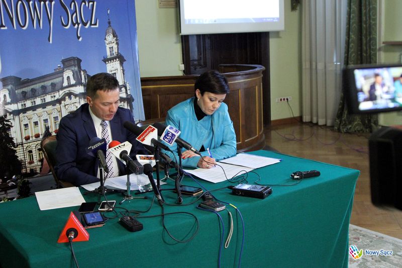 Image: http://www.nowysacz.pl/content/resources/aktualnosci/2017/04/20170410_konferencja_bo_2018_02.jpg