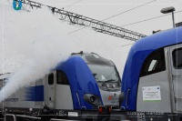 22953