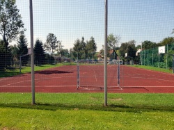 Boisko sportowe przy Szkole Podstawowej Nr 14 w Biegonicach