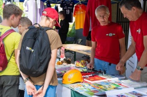 stoisko Polskiego Towarzystwa Tatrzańskiego Oddział Beskid w Nowym Sączu