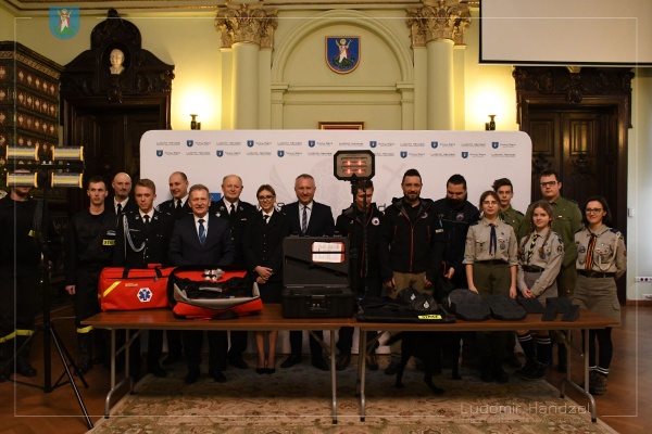 Przekazanie sprzętu ratunkowego