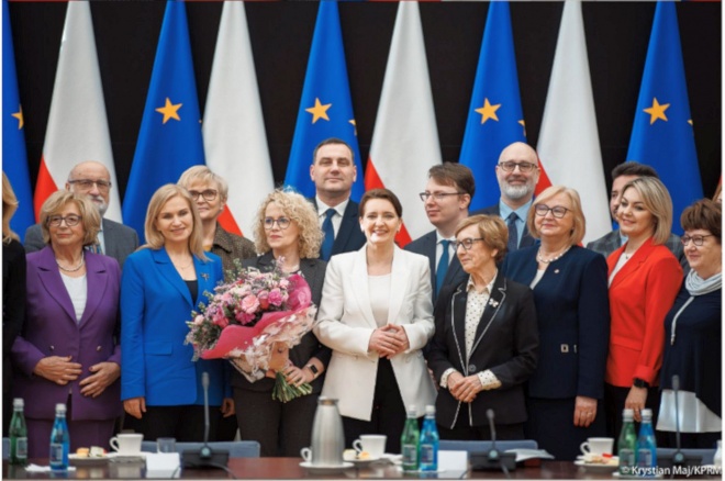 członkowie rady ds. polityki senioralnej podczas posiedzenia