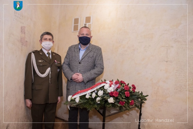 Prezydent Ludomir Handzel wraz z ppłk Henrykiem Kiełbasą w obecnej siedzibie WKU przy ulicy Czarnieckiego.