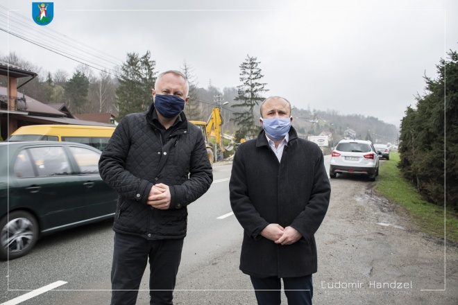 Prezydent Ludomir Handzel wraz z radnym Grzegorzem Ledzińskim.