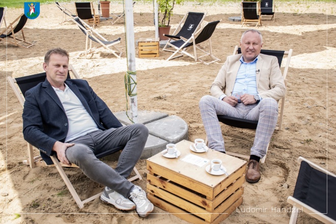 Strefa Relaksu Stara Sandecja. Prezydent Ludomir Handzel wraz z Krzysztofem Ruchałą.