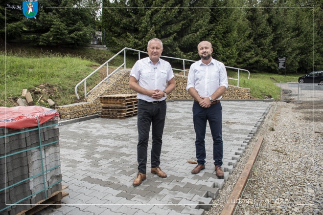 Prezydent Ludomir Handzel wraz z radnym Grzegorzem Ledzińskim