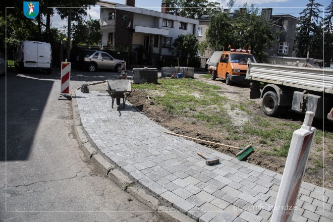 Remontowany chodnik.