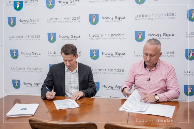 Prezydent Ludomir Handzel wraz z wykonawcą 