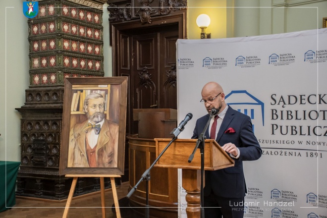 Dyrektor Sądeckiej Biblioteki Publicznej Marek Rylewicz .
