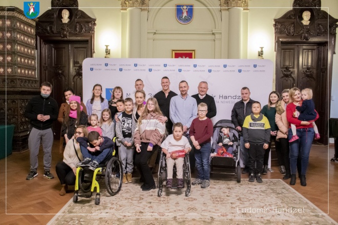 Zdjęcie grupowe uczestników spotkania.