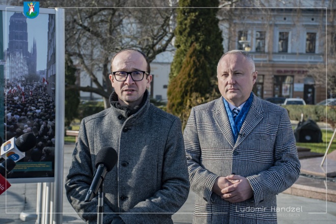 Prezydent Ludomir Handzel wraz z dr Dawidem Golikiem. 