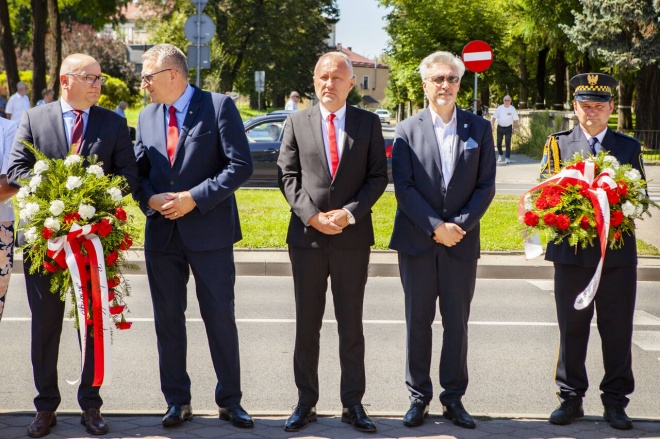 Prezydent Ludomir Handzel wrwz z przewodniczącym rady miasta Krzysztofem Głucem oraz radnym Leszkiem Gieńcem