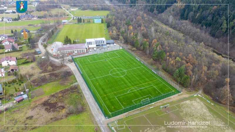 Boisko w kompleksie sportowym na osiedlu Zawada w Nowym Sączu