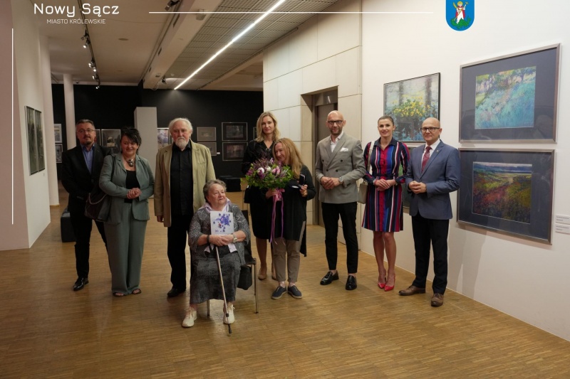 Uczestnicy uroczystości wręczenia Bernadetcie Stępień Denara św. Małgorzaty