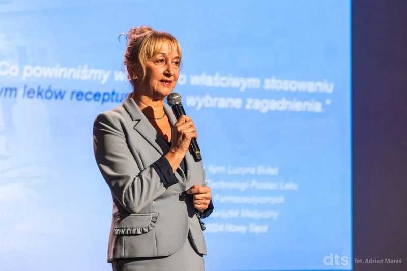 Pani dr Lucyna Bułaś podczas wykładu