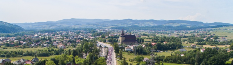 Widok z lotu ptaka na kościół w Zawadzie