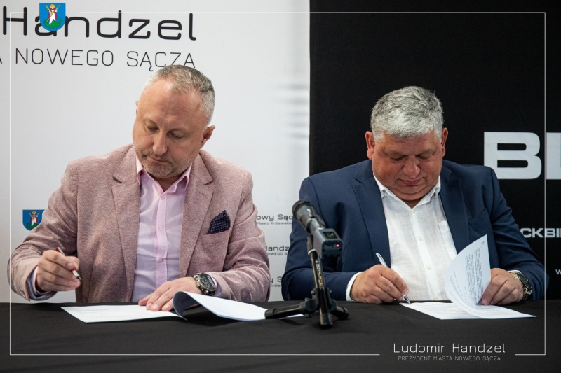 Prezydent Ludomir Handzel wraz z Prezesem firmy Blackbird Janem Kosem.