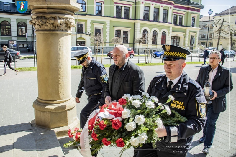 Zastępca prezydenta Artur Bochenek wraz z przedstawicielami Urzędu Miasta.