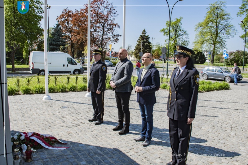 Zastępca prezydenta Artur Bochenek wraz z przedstawicielami Urzędu Miasta.