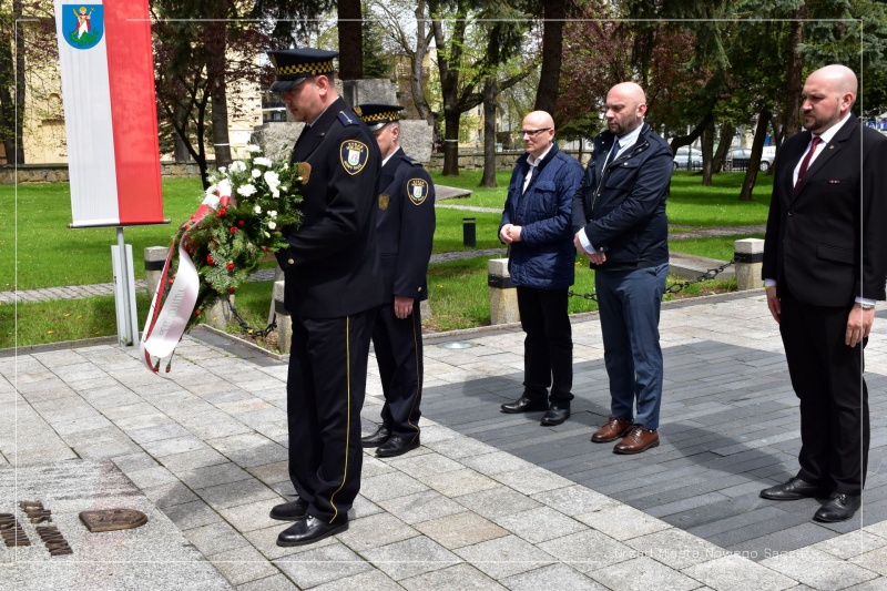 Zastępca prezydenta Artur Bochenek wraz z przedstawicielami Urzędu Miasta.