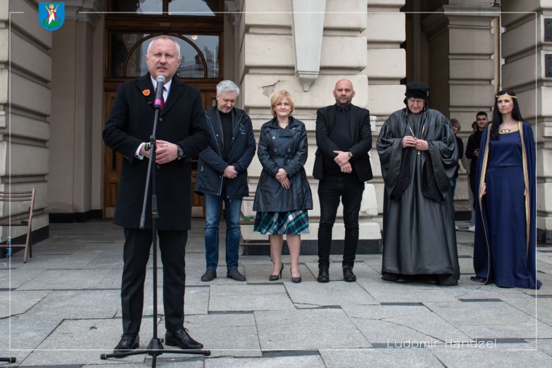 Prezydent Ludomir Handzel przemawia podczas VII Orszaku Jana Długosza