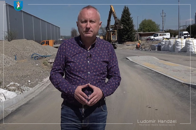 Prezydent Ludomir Handzel wizytuje budowę nowego łącznika ul. 29 listopada z ul. Smolika 