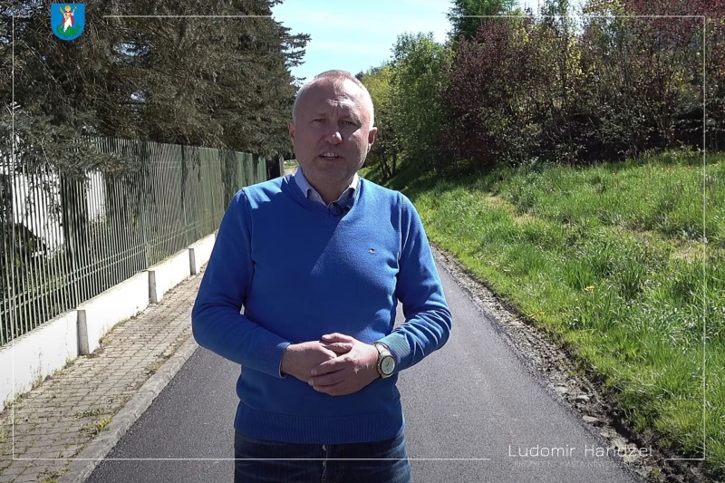 Prezydent Ludomir Handzel wizytuje remont ul. Obłazy na os. Falkowa